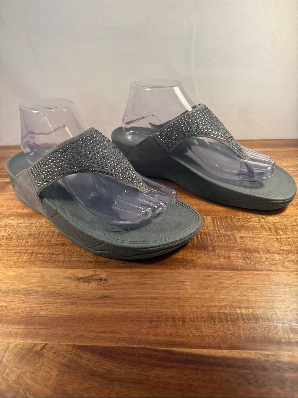 FitFlop Lulu Crystal Embelished Toe-Post Sandals, Grey Size 9 NWT